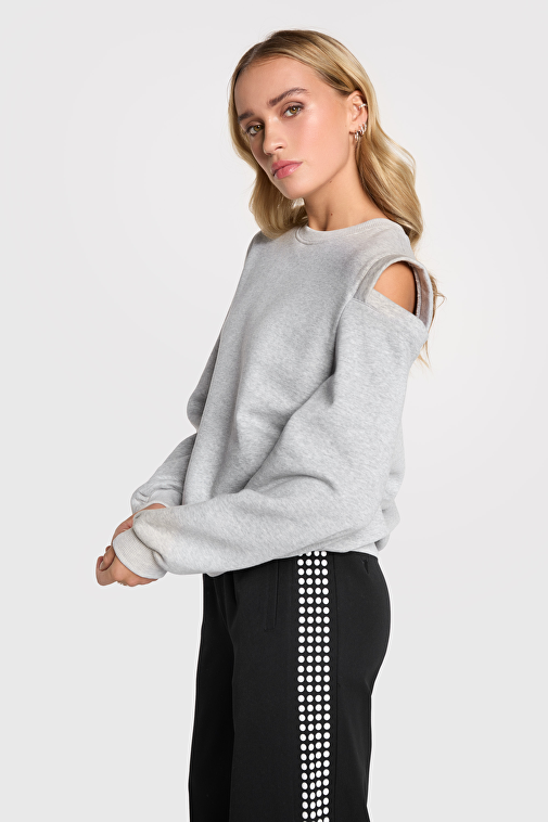 CUT OUT  SWEATER